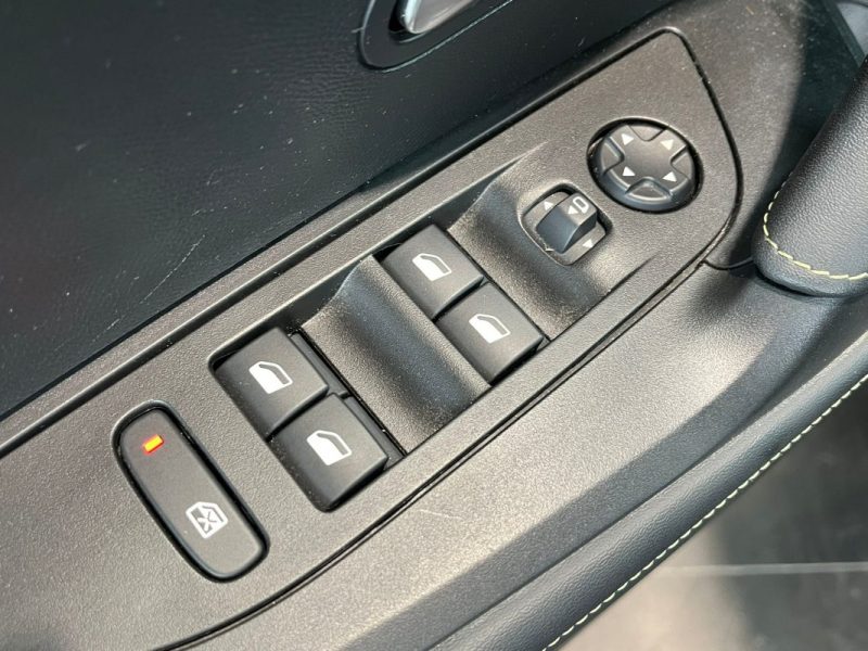 🚗 PEUGEOT 2008 II e-2008 138ch ⚡ ⚙️ 📱 CarPlay 📷 Caméra de recul 🧭 GPS 🪑 Semi cuir 🛡️ Garantie