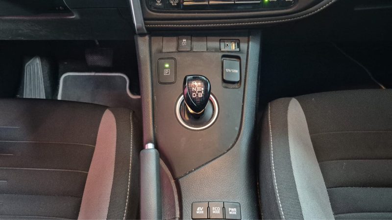 TOYOTA AURIS TOURING SPORTS HYBRIDE 136cv AUTO DESIGN/1 ERE MAIN/TVA RECUPERABLE