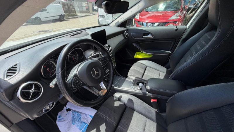 MERCEDES-BENZ CLASSE GLA Sensation 180 122cv  2019