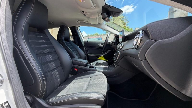 MERCEDES-BENZ CLASSE GLA Sensation 180 122cv  2019