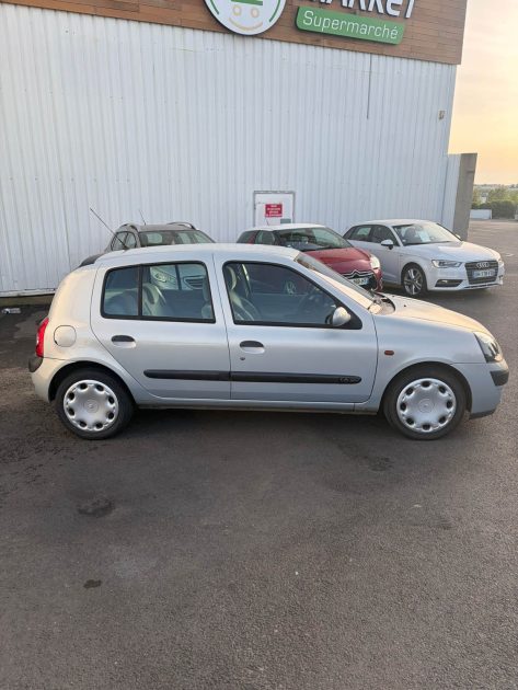 RENAULT CLIO II 1.6 107ch 16V Privilége