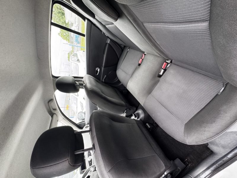RENAULT CLIO III TOMTOM LIVE 1.2 16V 2012