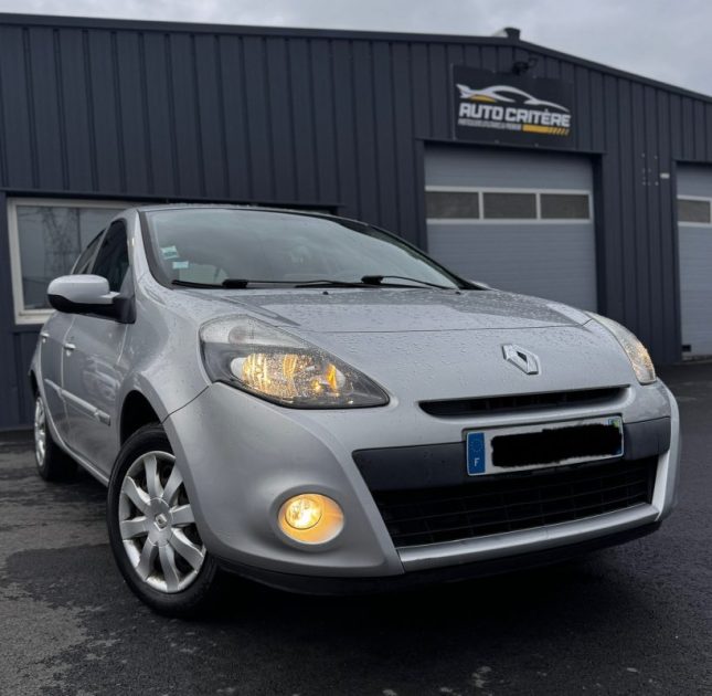 RENAULT CLIO III TOMTOM LIVE 1.2 16V 2012