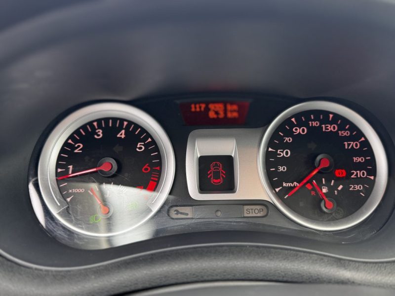 RENAULT CLIO III TOMTOM LIVE 1.2 16V 2012