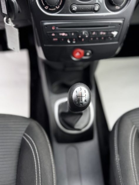 RENAULT CLIO III TOMTOM LIVE 1.2 16V 2012