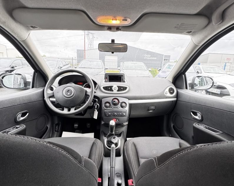 RENAULT CLIO III TOMTOM LIVE 1.2 16V 2012