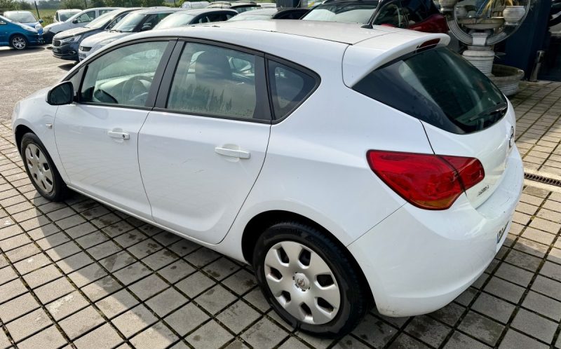 OPEL ASTRA 1.4 TWINPORT 100 ESSENTIA 2010