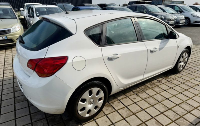 OPEL ASTRA 1.4 TWINPORT 100 ESSENTIA 2010