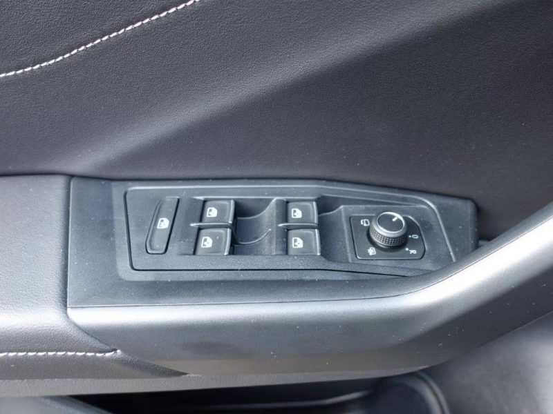 VOLKSWAGEN  T-ROC / 2.0 TDI AUT. STYLE – BLACKSTYLE 2025