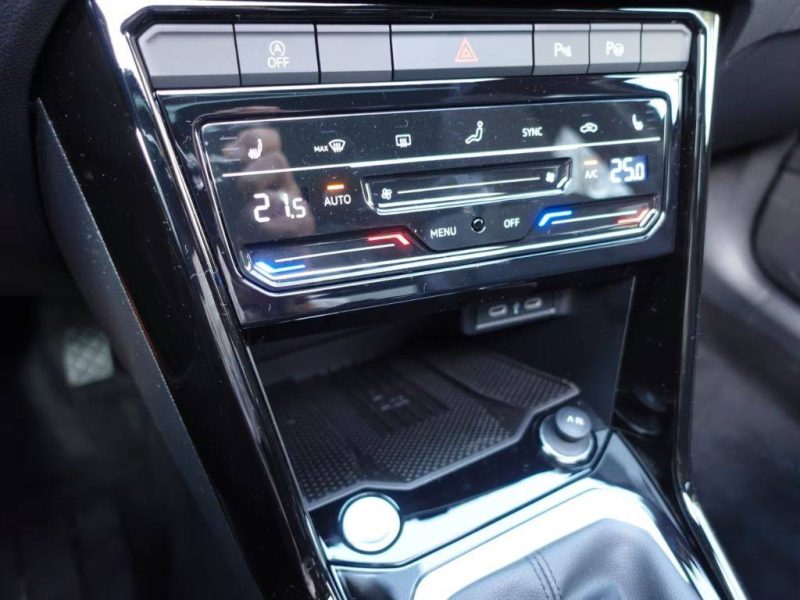 VOLKSWAGEN  T-ROC / 2.0 TDI AUT. STYLE – BLACKSTYLE 2025