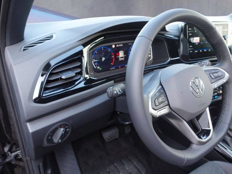 VOLKSWAGEN  T-ROC / 2.0 TDI AUT. STYLE – BLACKSTYLE 2025