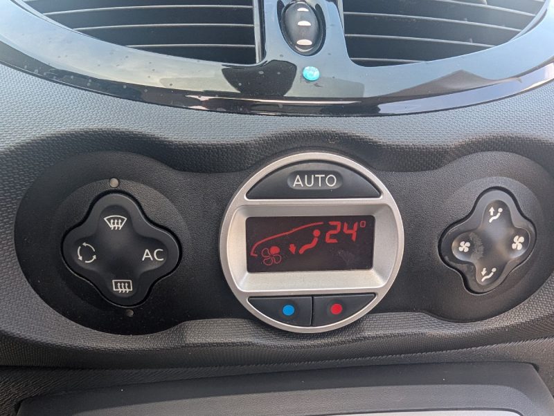 Renault twingo 1.2 16v intens 75ch toit ouvrant panoramique /bluetooth/clim auto garantie 12 mois