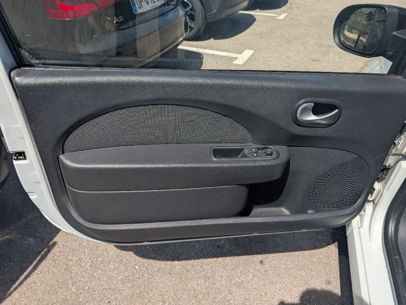Renault twingo 1.2 16v intens 75ch toit ouvrant panoramique /bluetooth/clim auto garantie 12 mois
