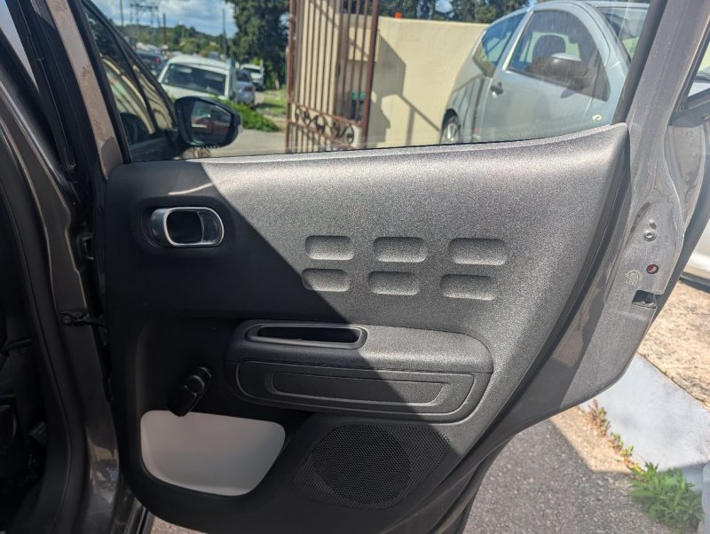 Citroen c3 ii 1.2 puretech 82ch -series 30.000kms etat proche du neuf garantie 12 mois crit 'air 1