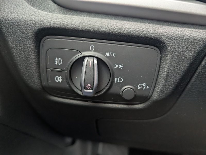 Audi a3 1.4tfsi 122ch ambiente gps/xenons excellent etat garantie 12 mois