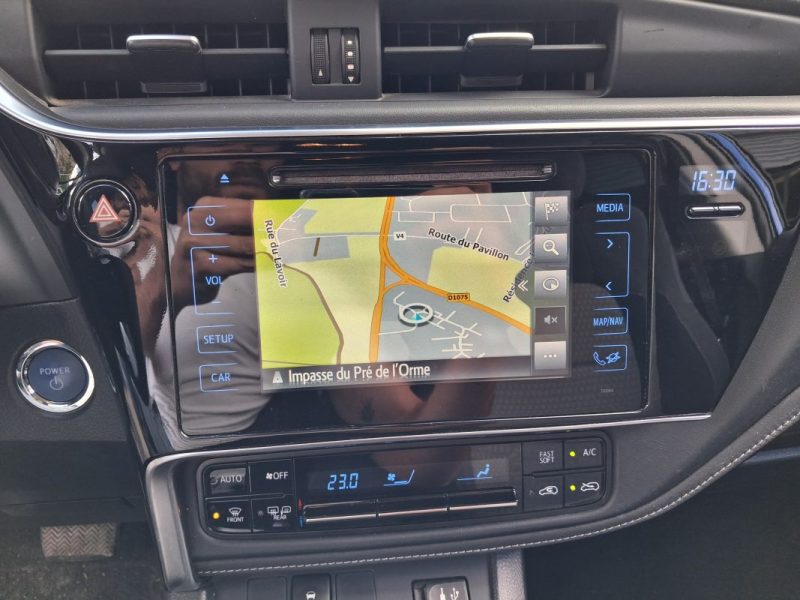 TOYOTA AURIS HSD 136H DESIGN HYBRID ATTELAGE  2018