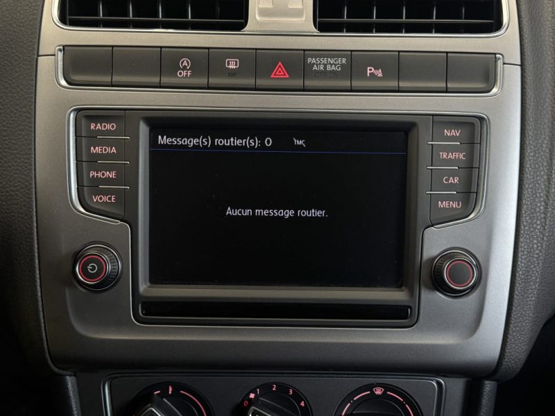 VOLKSWAGEN POLO 1.2 TSI 90ch BLUEMOTION TECHNOLOGY LOUNGE 2015