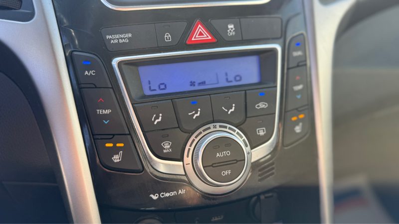 HYUNDAI I30 1.6 CRDI 110 PACK SENSATION BLUE DRIVE 2012