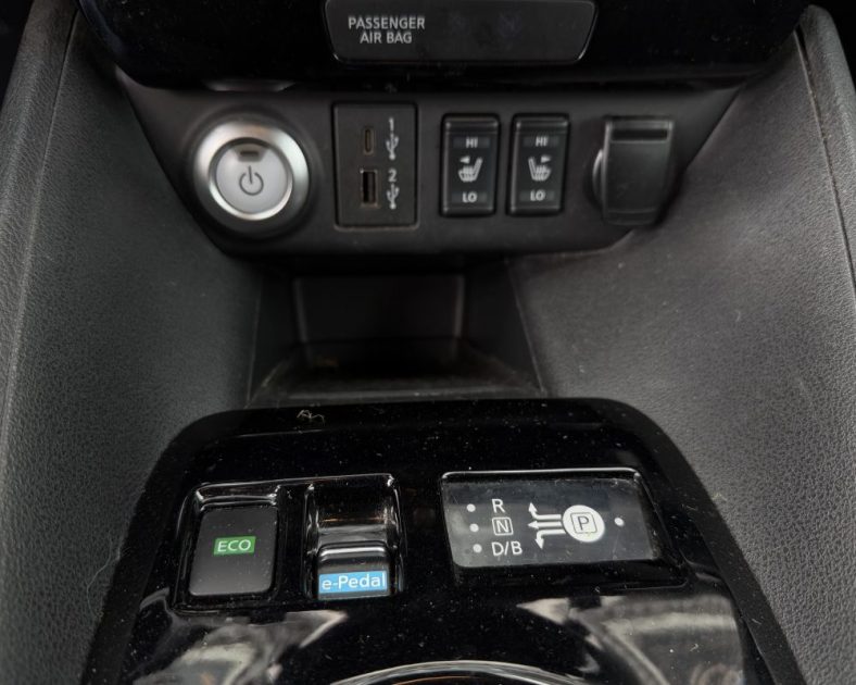 NISSAN LEAF 40KWH 150ch N-Connecta - Electrique - Chargeur Rapide CHAdeMO - Garantie 6 Mois