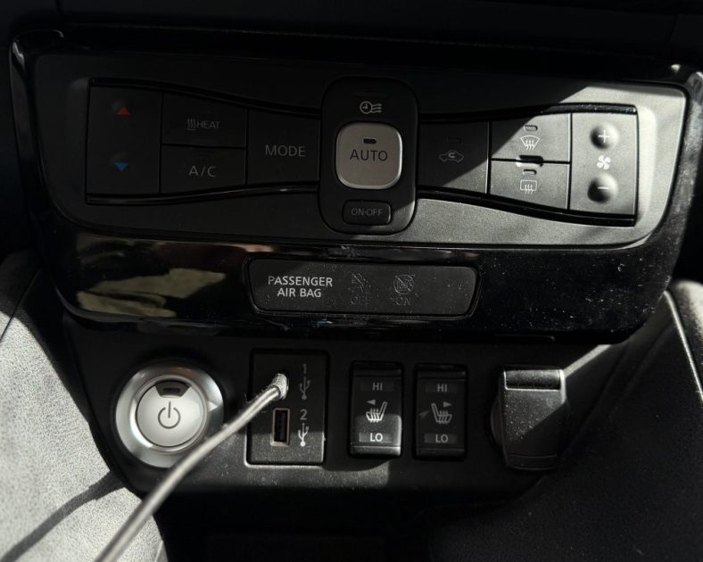 NISSAN LEAF 40KWH 150ch N-Connecta - Electrique - Chargeur Rapide CHAdeMO - Garantie 6 Mois