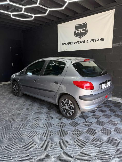 PEUGEOT 206 1.4I 75 2001