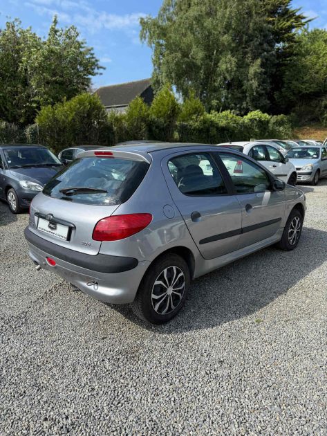 PEUGEOT 206 1.4I 75 2001
