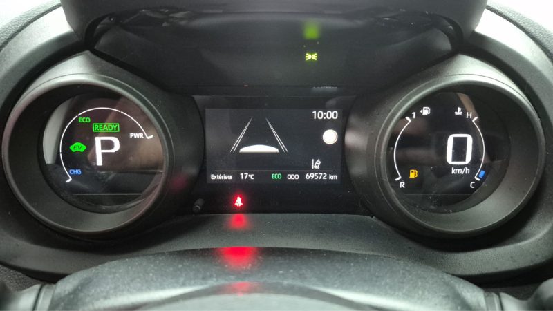 TOYOTA YARIS CROSS SUV 116cv DYNAMIC BUSINESS 2023/1 ERE MAIN/TVA RECUPERABLE