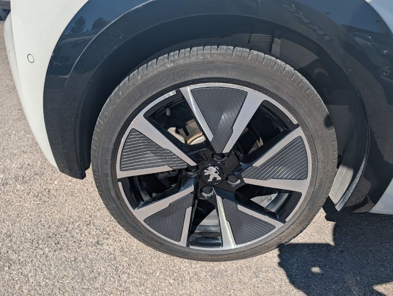 PEUGEOT e-208 gt-LINE PACK 136CH 50KWH FULL OPTIONS TOIT PANORAMIQUE/SIEGES AVANT CHAUFFANT 1ERE MAI