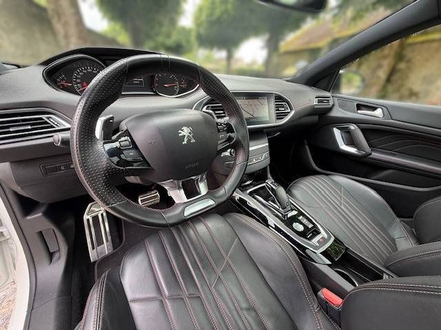 PEUGEOT 308 II 1.5 BLUEHDI 130CH GT LINE EAT6 / CARPLAY / TOIT PANO / CUIR  MASSANT / 1ERE MAI