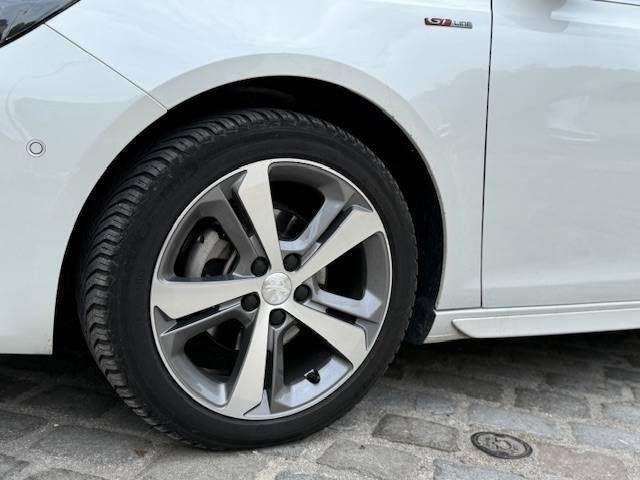 PEUGEOT 308 II 1.5 BLUEHDI 130CH GT LINE EAT6 / CARPLAY / TOIT PANO / CUIR  MASSANT / 1ERE MAI