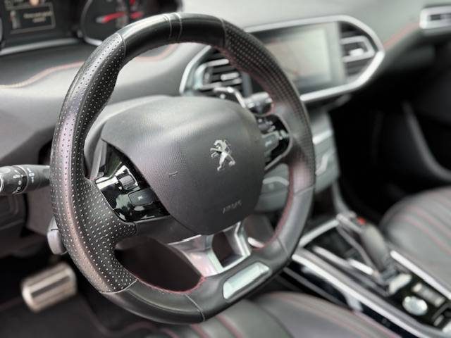 PEUGEOT 308 II 1.5 BLUEHDI 130CH GT LINE EAT6 / CARPLAY / TOIT PANO / CUIR  MASSANT / 1ERE MAI