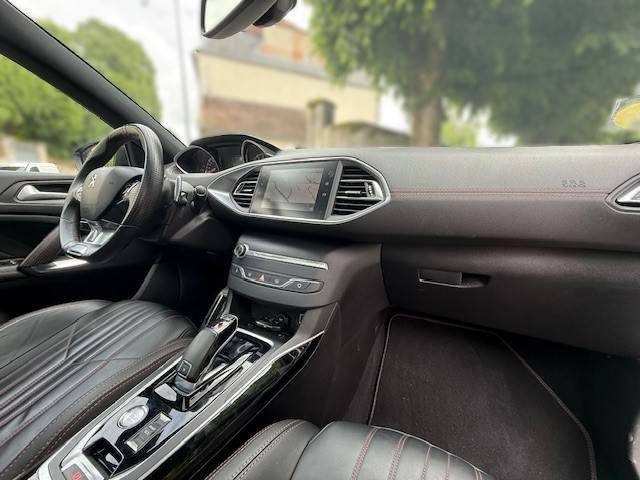 PEUGEOT 308 II 1.5 BLUEHDI 130CH GT LINE EAT6 / CARPLAY / TOIT PANO / CUIR  MASSANT / 1ERE MAI