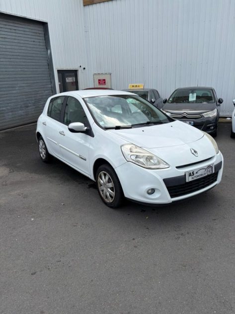 RENAULT CLIO III 1.2 16V 75CH ZEN 5P 2014