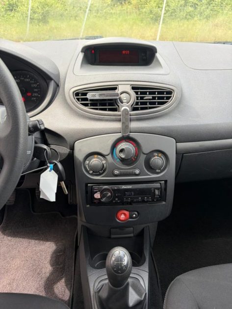RENAULT CLIO III 1.2 16V 75CH ZEN 5P 2014