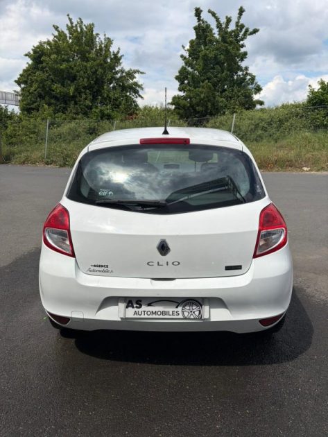 RENAULT CLIO III 1.2 16V 75CH ZEN 5P 2014