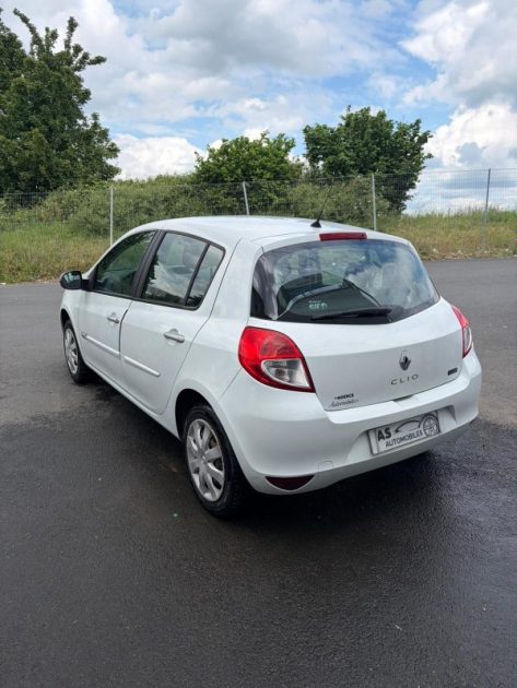 RENAULT CLIO III 1.2 16V 75CH ZEN 5P 2014