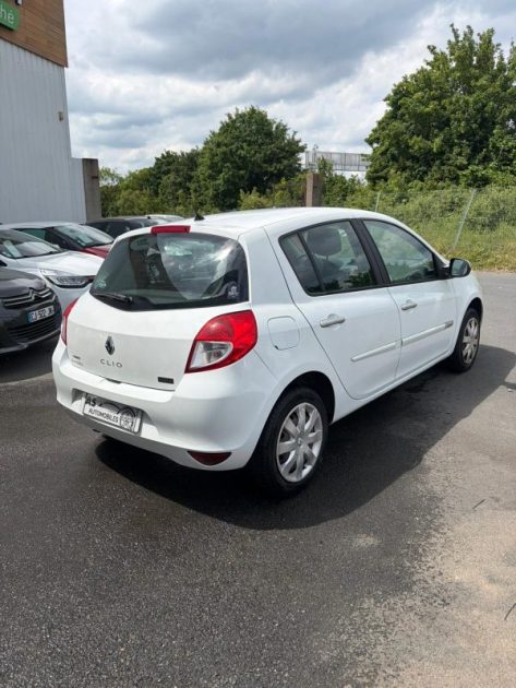 RENAULT CLIO III 1.2 16V 75CH ZEN 5P 2014