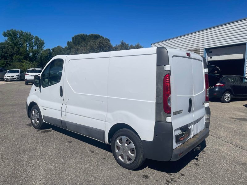 RENAULT TRAFIC L1H1 2.0DCI 115 215MKM