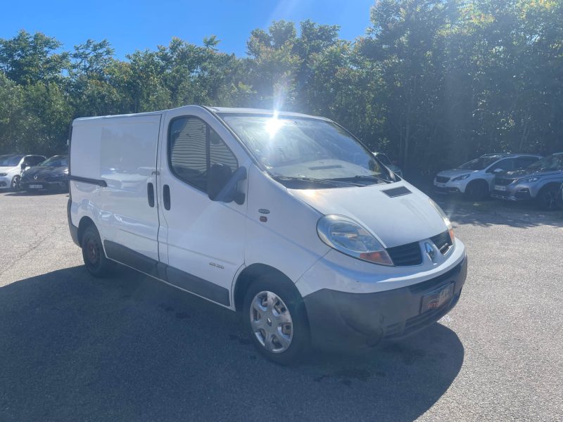 RENAULT TRAFIC L1H1 2.0DCI 115 215MKM