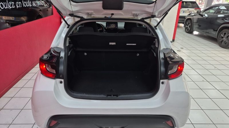 TOYOTA YARIS 1.5 HYBRID 116H DYNAMIC BUSINESS BEYOND 2022