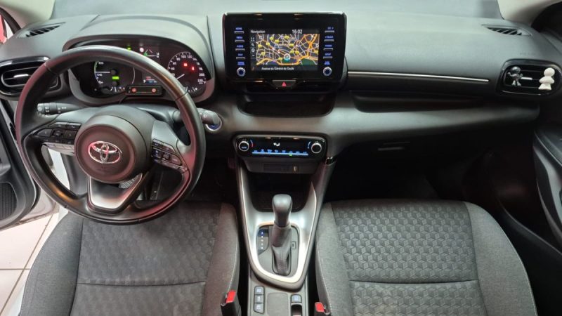 TOYOTA YARIS 1.5 HYBRID 116H DYNAMIC BUSINESS BEYOND 2022