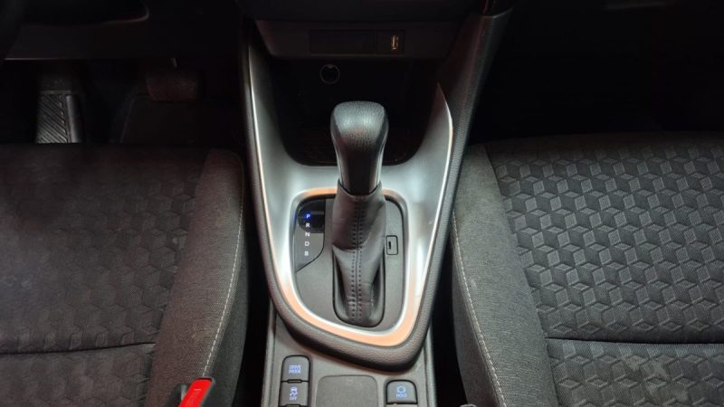 TOYOTA YARIS 1.5 HYBRID 116H DYNAMIC BUSINESS BEYOND 2022