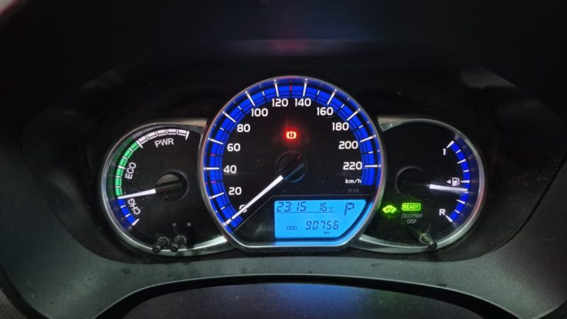TOYOTA YARIS HYBRIDE BERLINE 100cv DYNAMIC/1 ERE MAIN/TVA RECUP