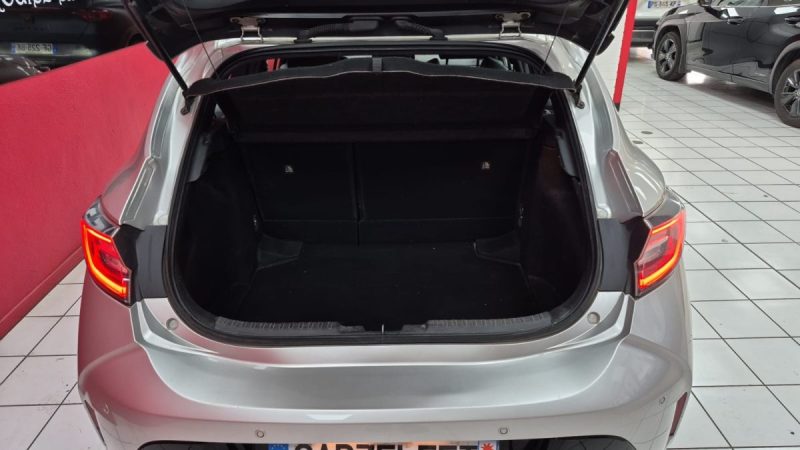 TOYOTA COROLLA BERLINE 122cv DYNAMIC BUSINESS/1 ERE MAIN/TVA RECUPERABLE