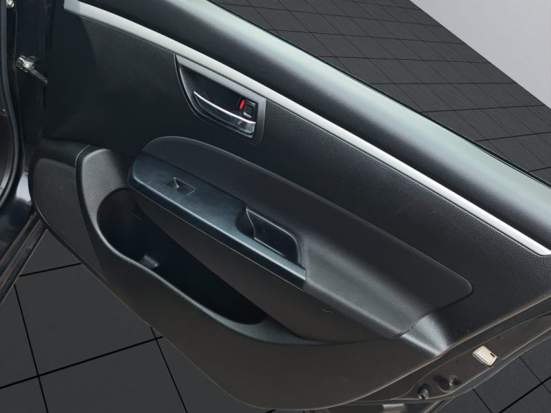 SUZUKI SWIFT III 1.2 VVT 94 PRIVILEGE
