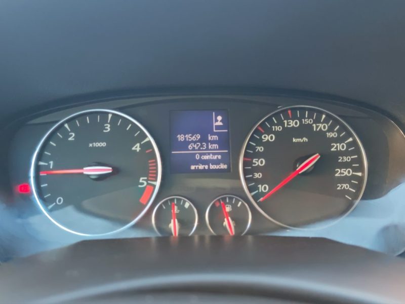 RENAULT LAGUNA III 1.5 DCI 110 CHAMPION NERVASPORT