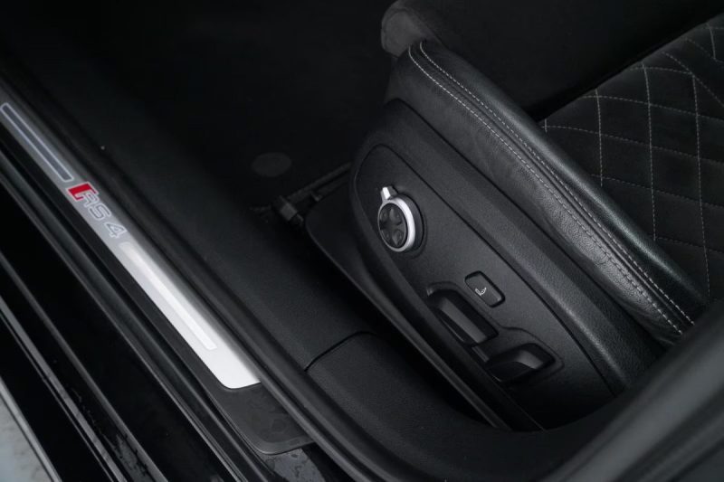AUDI RS4 AVANT 2.9 TFSI QU / PANO / MATRIX LED / CAMÉRA / FULL BLACK 2019