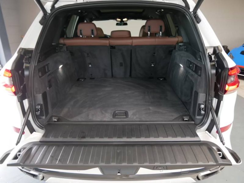 BMW X5 M50 XDRIVE / SKY LOUNGE / LASER / HARMAN KARDON / M PERFORMANCE 2019