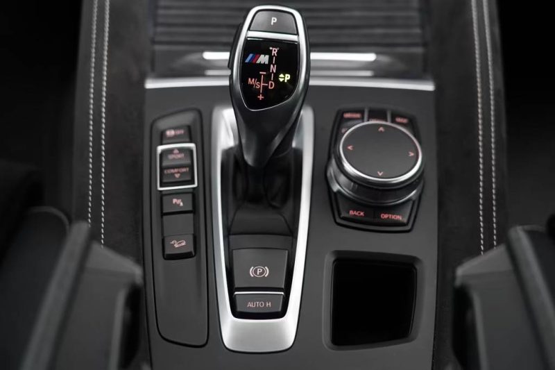 BMW X6 M50 XDRIVE / H&K / HUD / ACC / ATTELAGE / M SPORT 2019