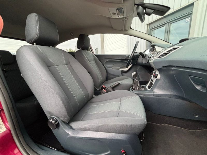 FORD FIESTA 1.25i TITANIUM 82CV 
